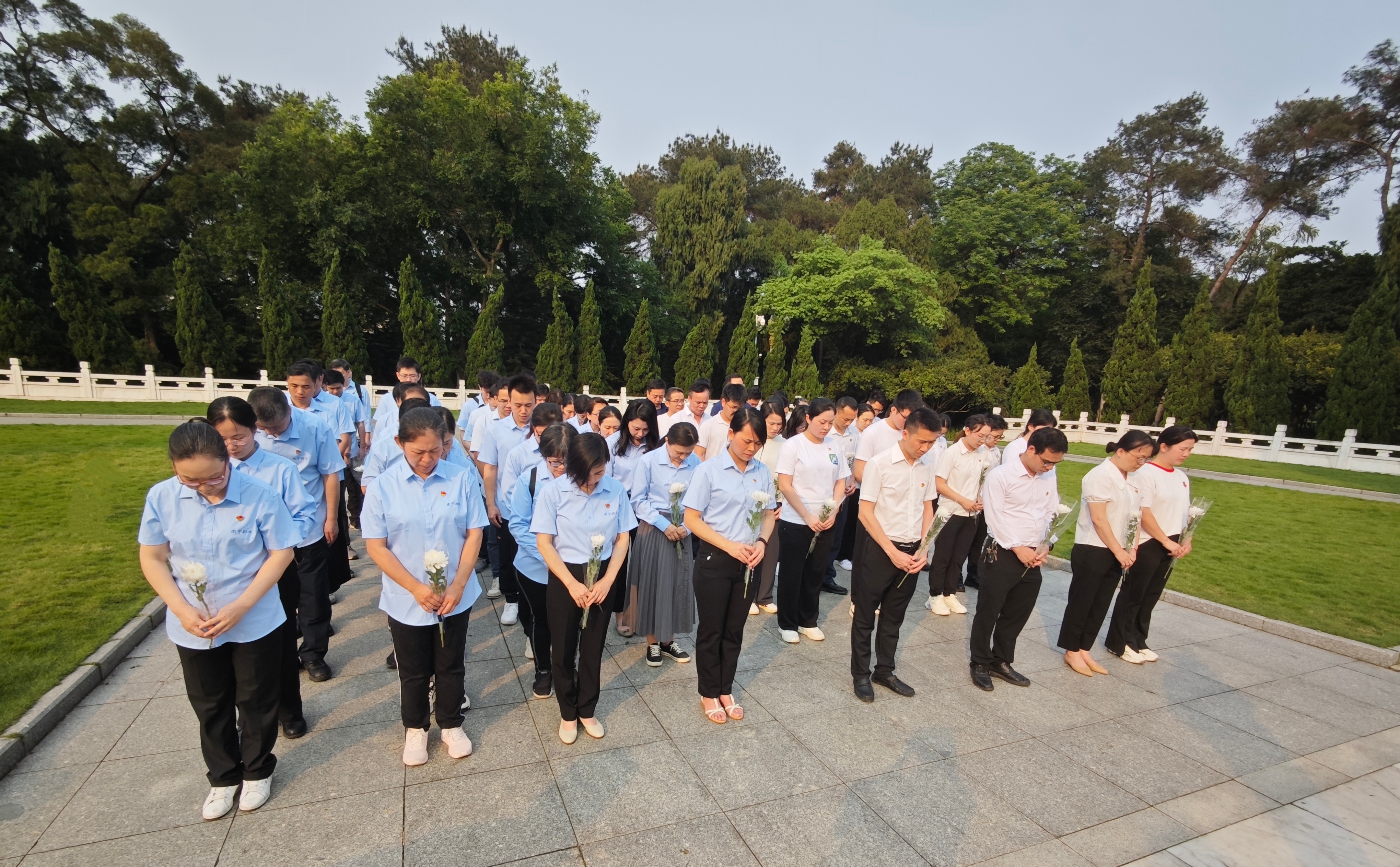 市排水公司黨總支、南寧建康環(huán)保公司黨支部 聯(lián)合開展“學黨史憶英烈 祭忠魂守初心” 主題黨日活動